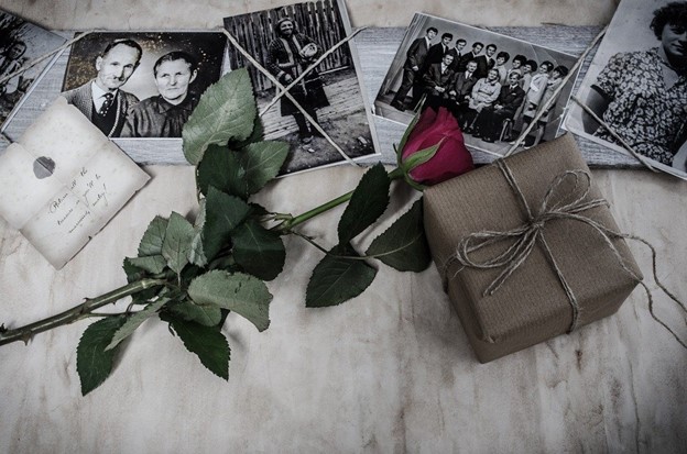 9 Great Holiday Gifts for Genealogy Buffs